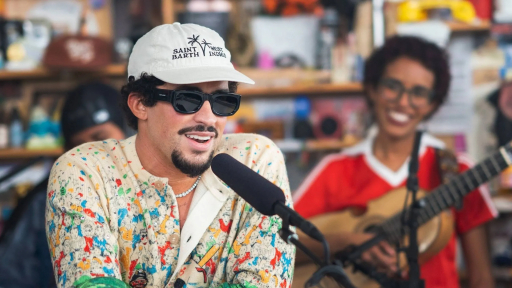 Bad Bunny lleva el alma de Puerto Rico al legendario Tiny Desk Concert de NPR