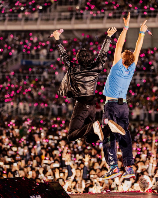 Un reencuentro celestial: Jin y Chris Martin deslumbran en Seúl al ritmo de “The Astronaut”