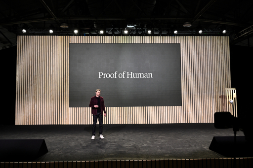 World presenta nuevas soluciones para distinguir humanos de inteligencia artificial